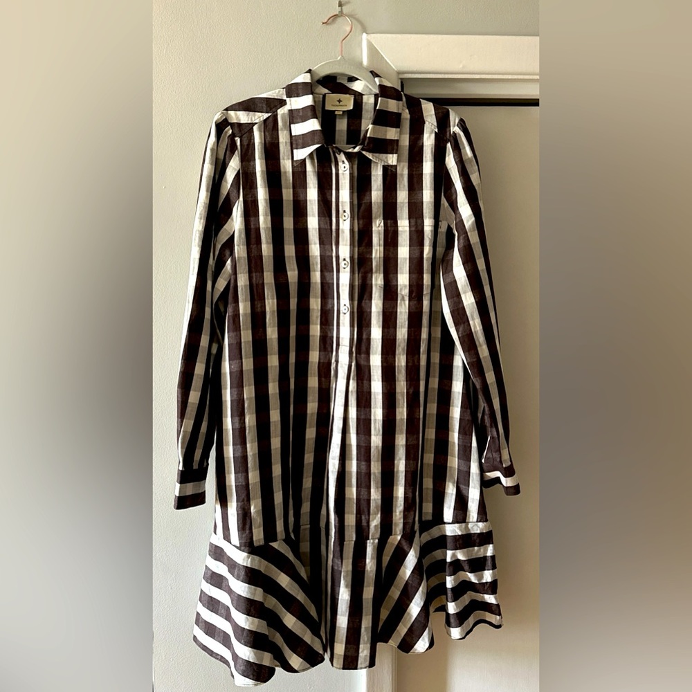 Espresso Check Callahan Dress perfectly merges classic and trendy.